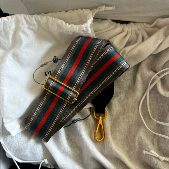 Prada Vitello Diano Crossbody Bag Brand New with Certificate of Authenticity - Picture 8 of 10